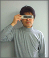 偏光体験 サンプルの持ち方